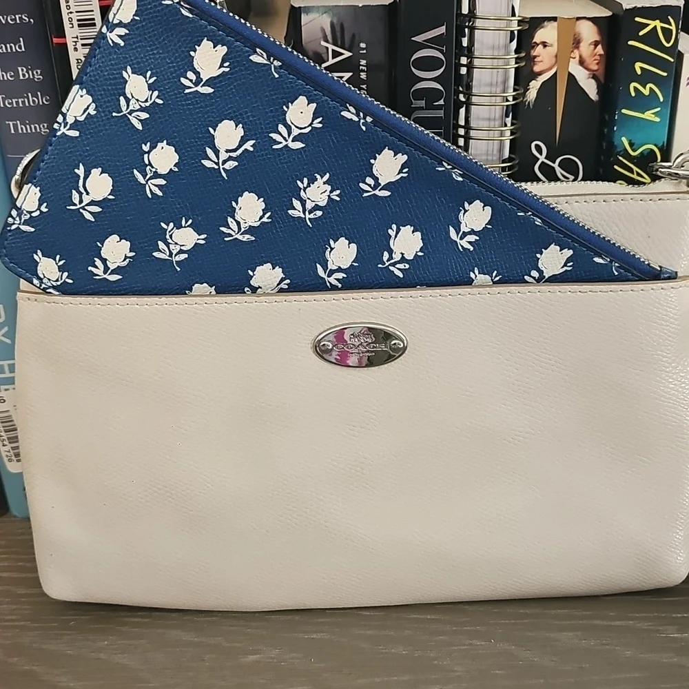 Coach Badlands IVORY CLUTCH SET EXCELLENT CONDITION